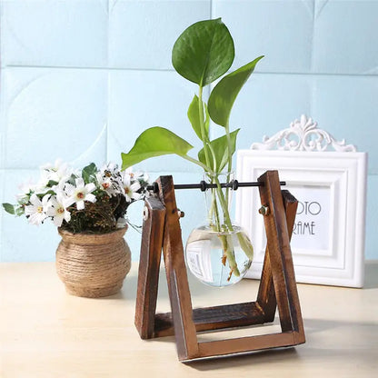 Pflanzgefäß aus Glas und Holz, Tischplatte
