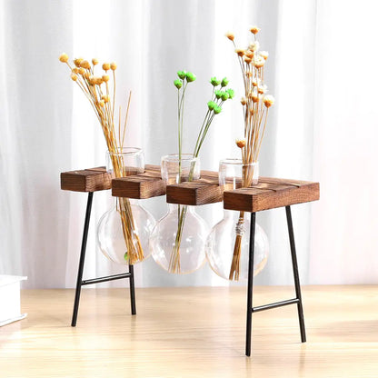 Pflanzgefäß aus Glas und Holz, Tischplatte